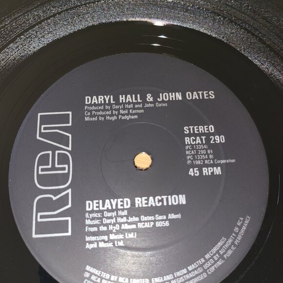 DARYL HALL & JOHN OATES MANEATER ~ DELAYED REACTION 12" 45 RPM Single 1982 LPC - Picture 6 of 8
